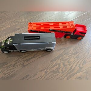 Hot Wheels Mega Hauler Truck (2015) holds 50 cars - NEW in box